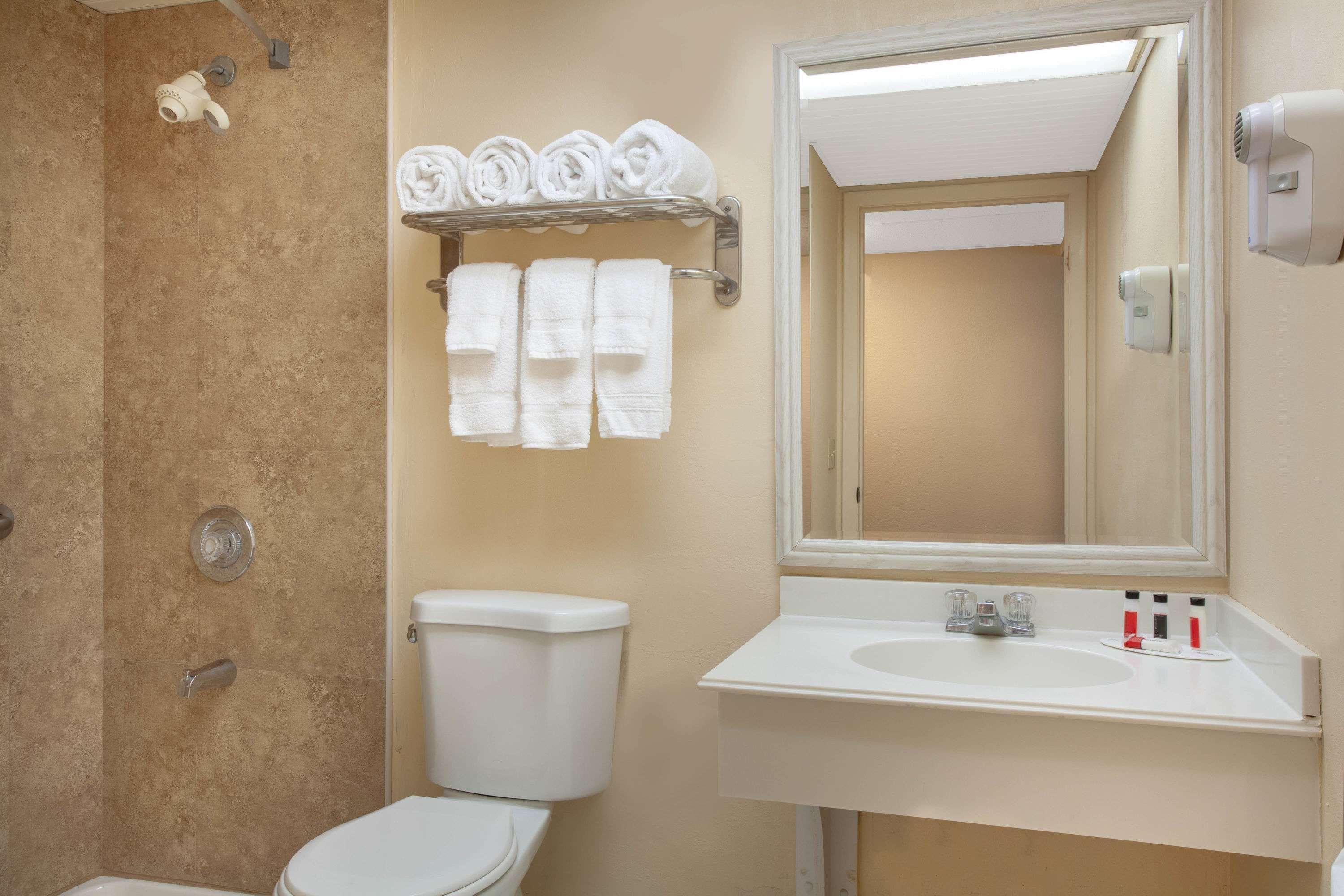 Space Coast Hotel Titusville-Kennedy Space Center Экстерьер фото